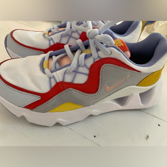 Nike RYZ 365 Women’s Multi Color Sneakers - Picture 4 of 5